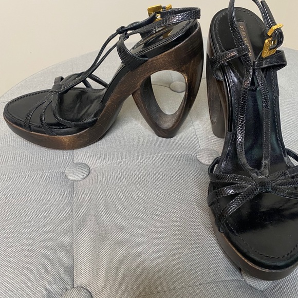 Louis Vuitton Shoe Shoe - Picture 2 of 4